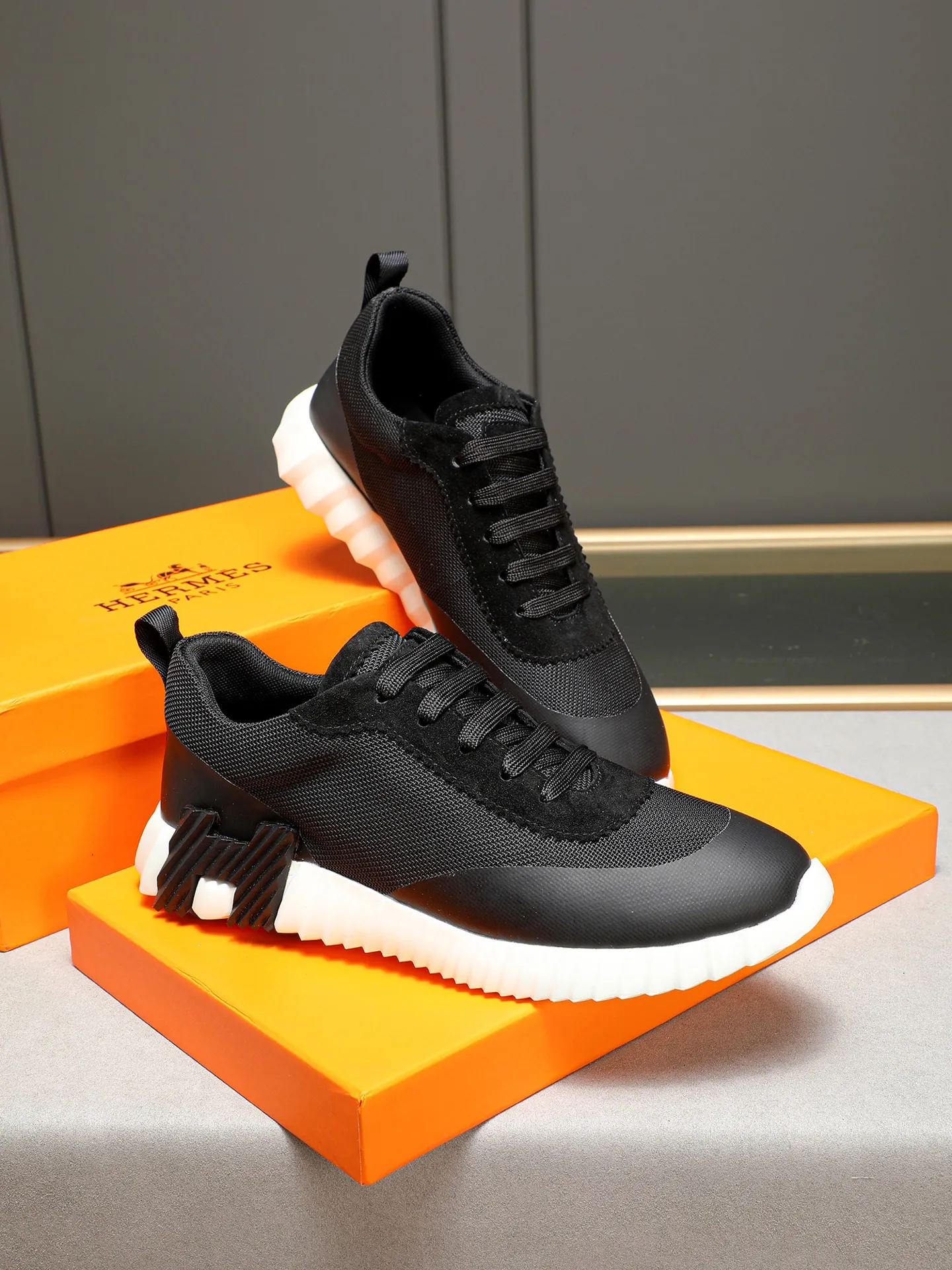Men's shoes 💰460 [Hermes] fe new arrival~ New Bouncing sneakers Hermès are the most comfortable shoes, no one else⃣️, they are very light on the feet and look great, you will not feel tired when you go shopping and running around 👍 Very light and comfortable, extremely light, suitable for both sports and leisure, and feel great when you step on them! It’s up to you to choose, there’s always what you want~ ✔️Fabric: First layer frosted➕Imported glue➕Breathable mesh ✔️Inner lining: Imported mesh ✔️Outsole: Original outsole ✔️Size: Men’s 38-44 (45 custom-made)